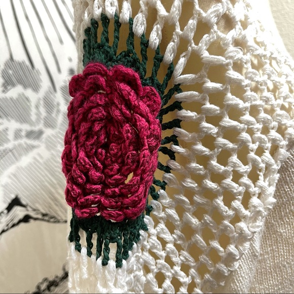 π Beautiful rose shoulder knit top - Picture 3 of 14